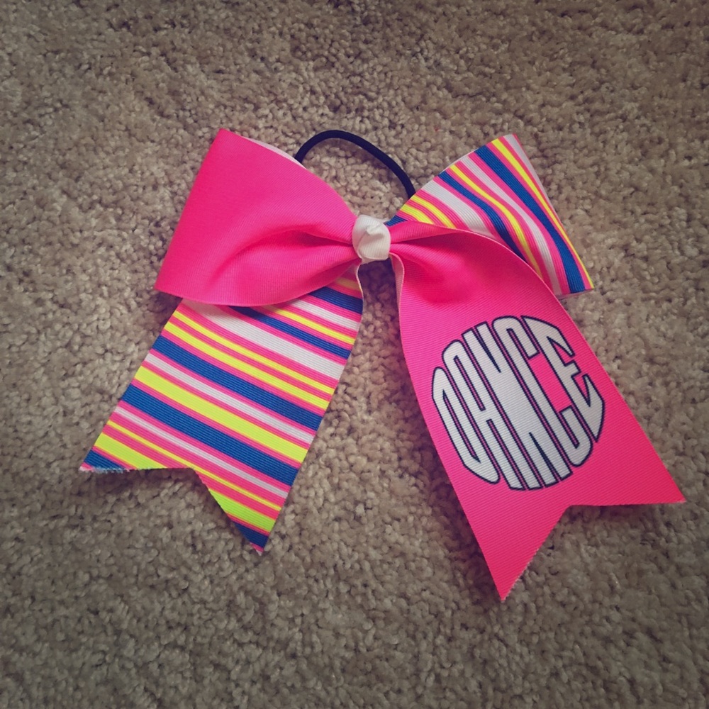 Cheerleading bow