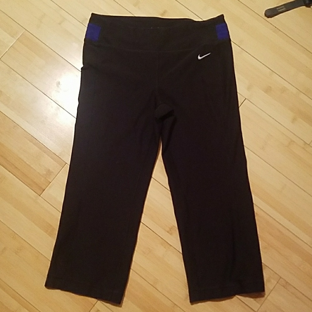 NIKE Dri-Fit Slim Capri