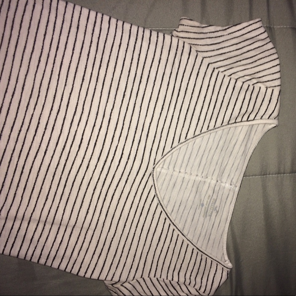 Striped v-neck tee