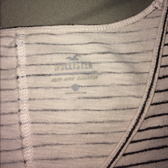 Striped v-neck tee - Picture 3 of 4