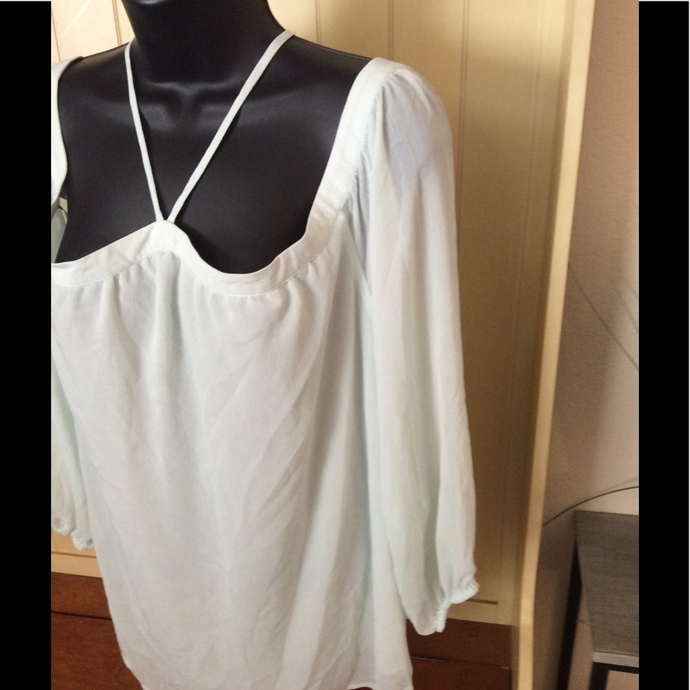 Gorgeous off Shoulder Top - Picture 4 of 5