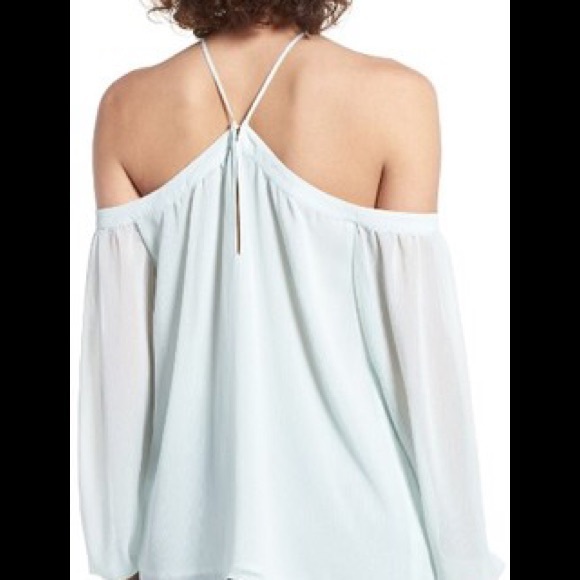 Gorgeous off Shoulder Top - Picture 2 of 5