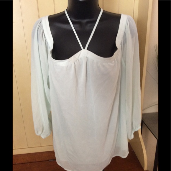 Gorgeous off Shoulder Top - Picture 3 of 5