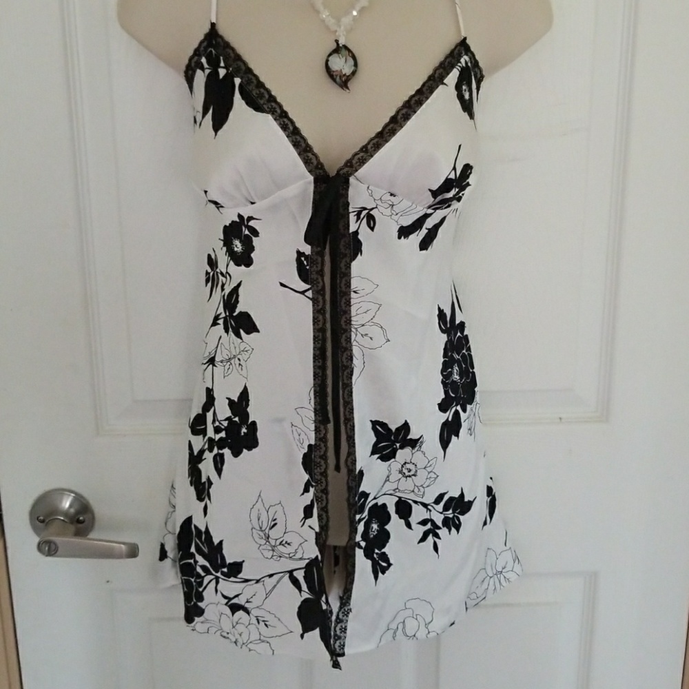 VICTORIA'S SECRET LINGERIE/SLEEPWEAR/INTIMATES