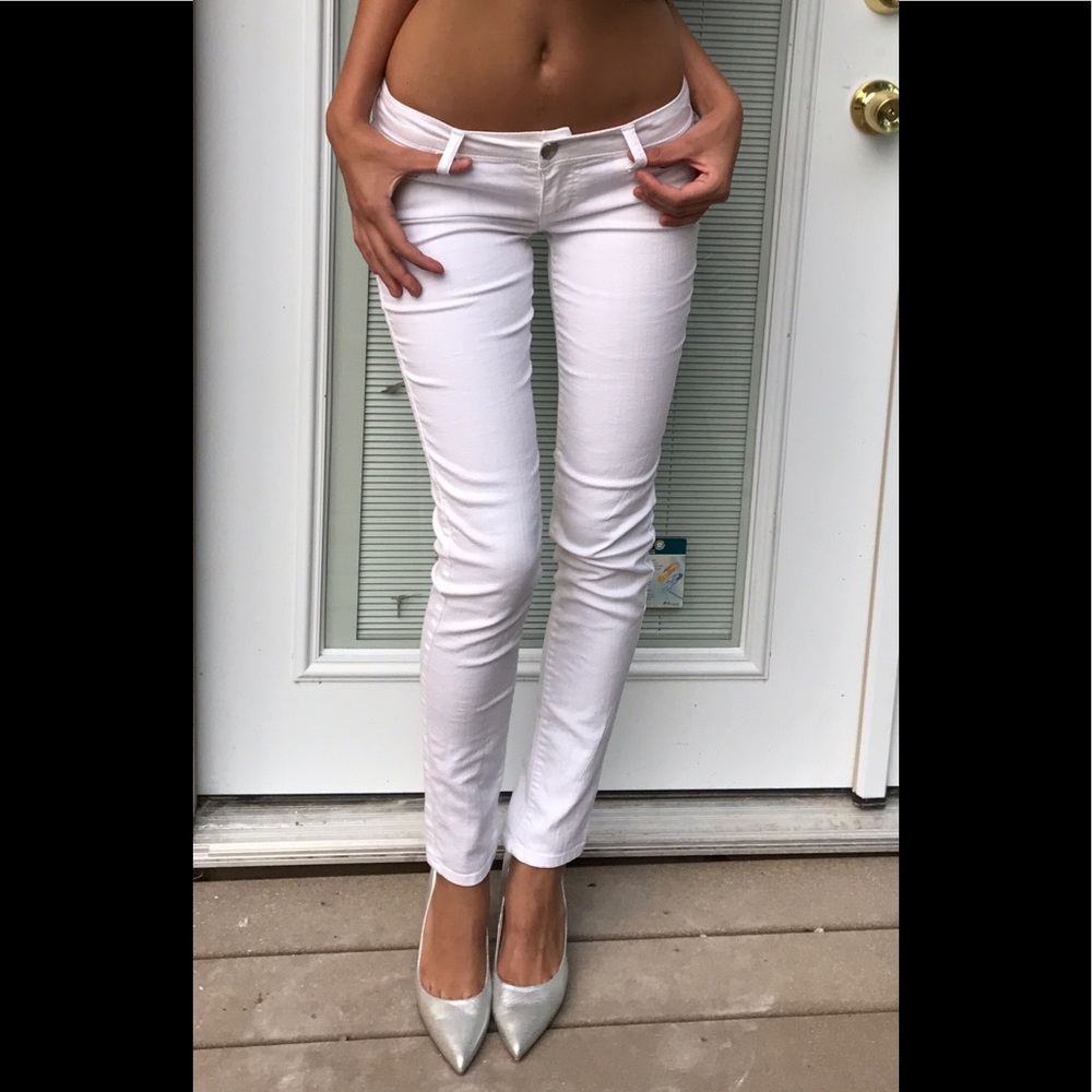 😍{Celebrity Pink} white skinnies