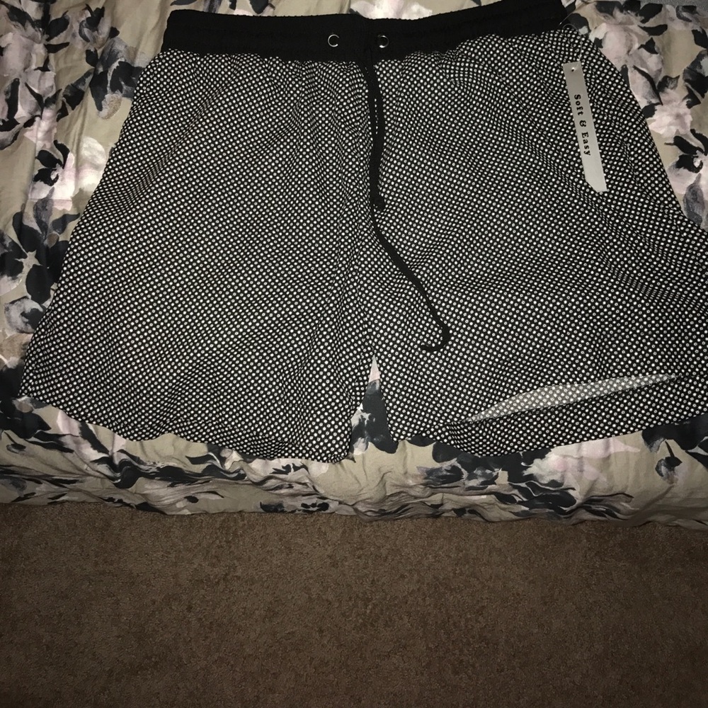 Shorts - Picture 2 of 4