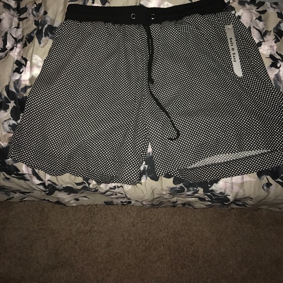 Shorts - Picture 2 of 4