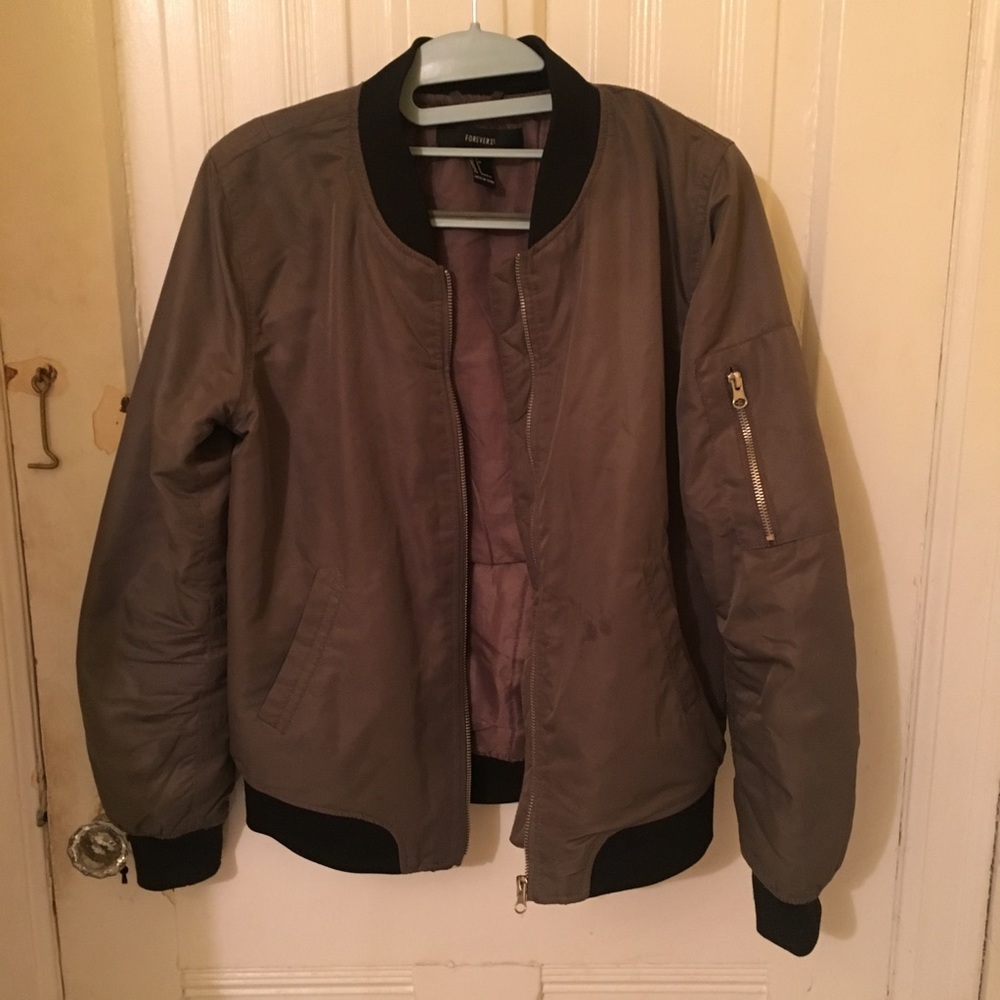 FOREVER 21 BOMBER JACKET
