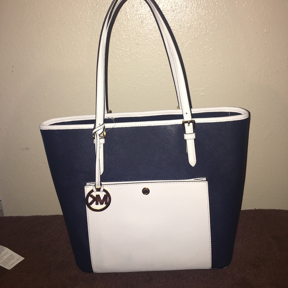 Micheal Kors Tote!!