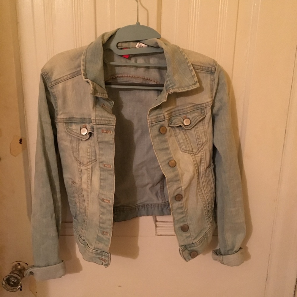 H&M LIGHT WASH DENIM JACKET