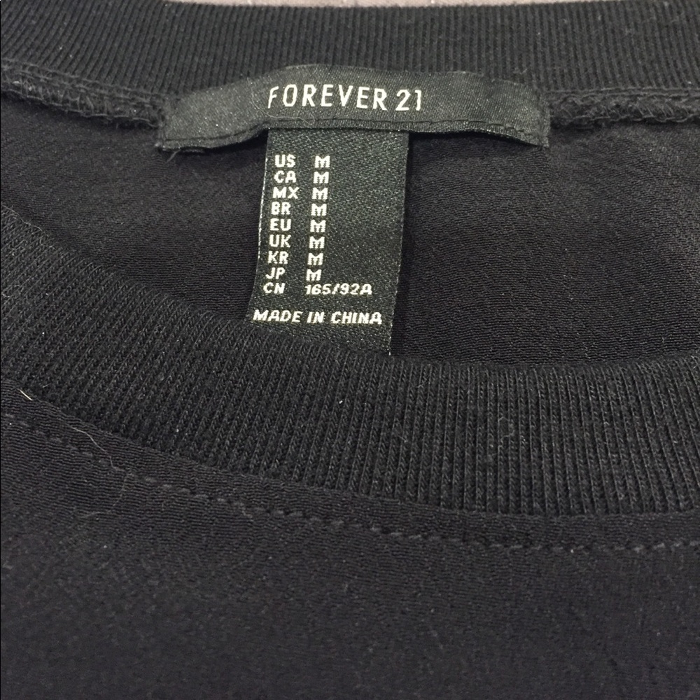 Very cute black t-shirt! - Picture 3 of 4