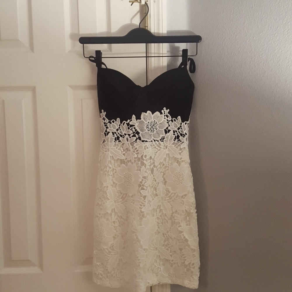 New! Lumé Rita Bustier Lace Dress (S)