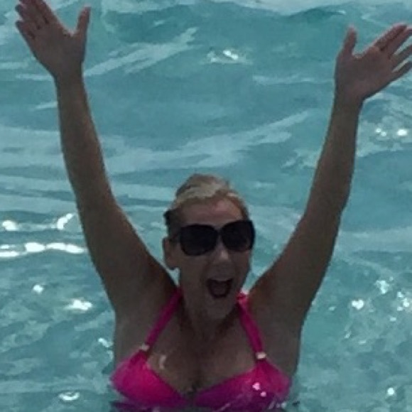 Meet your Posher, Lisa - Picture 2 of 2