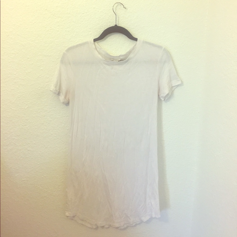 All white t-shirt dress 👗