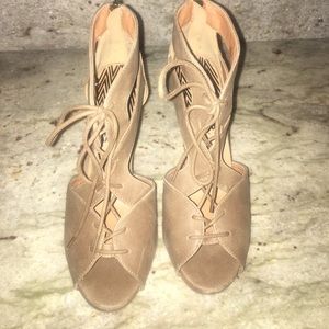 Tan lace up heels VGUC 💖