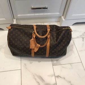 ♦️SOLD♦️ Authentic Louis Vuitton Keepall 55