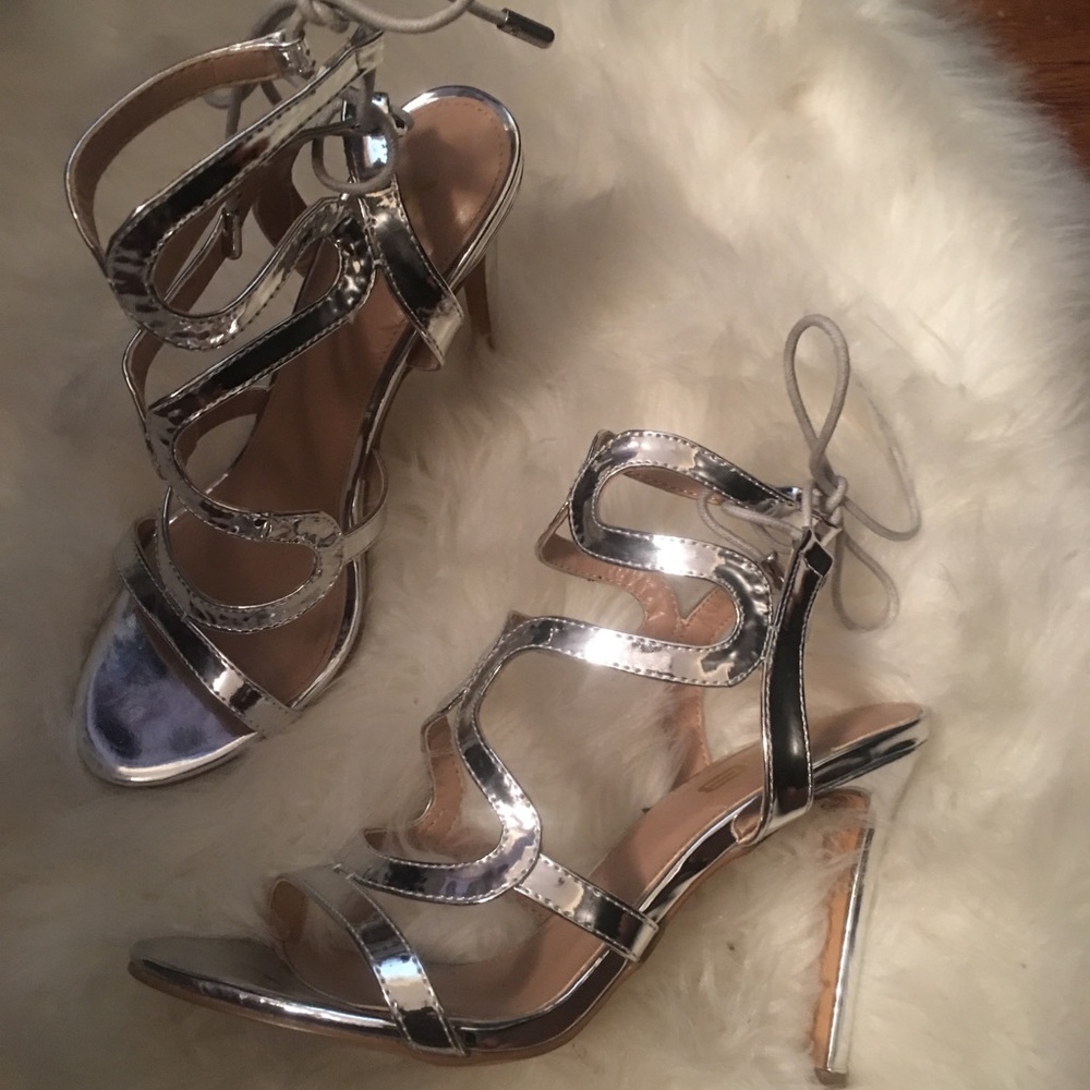 Strappy heel
