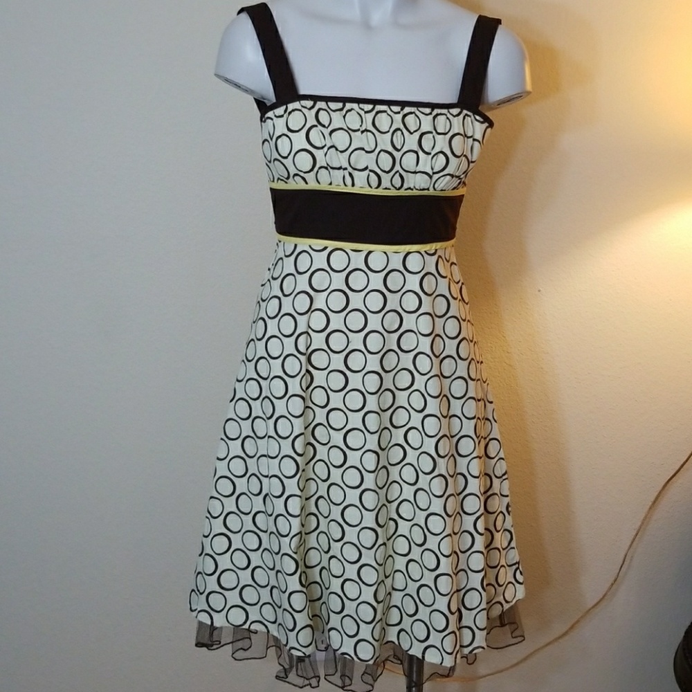 Judi Kristopher light yellow with brown d size 1/2
