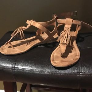 Camel suede fringe sandals💕