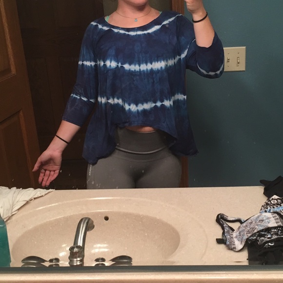 URBAN OUTFITTERS Top! - Picture 2 of 2