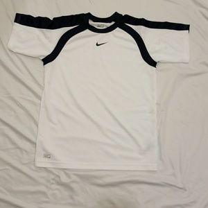 Boys Nike performance short sleeve