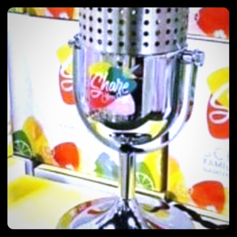 Scentsy "share your song" warmer