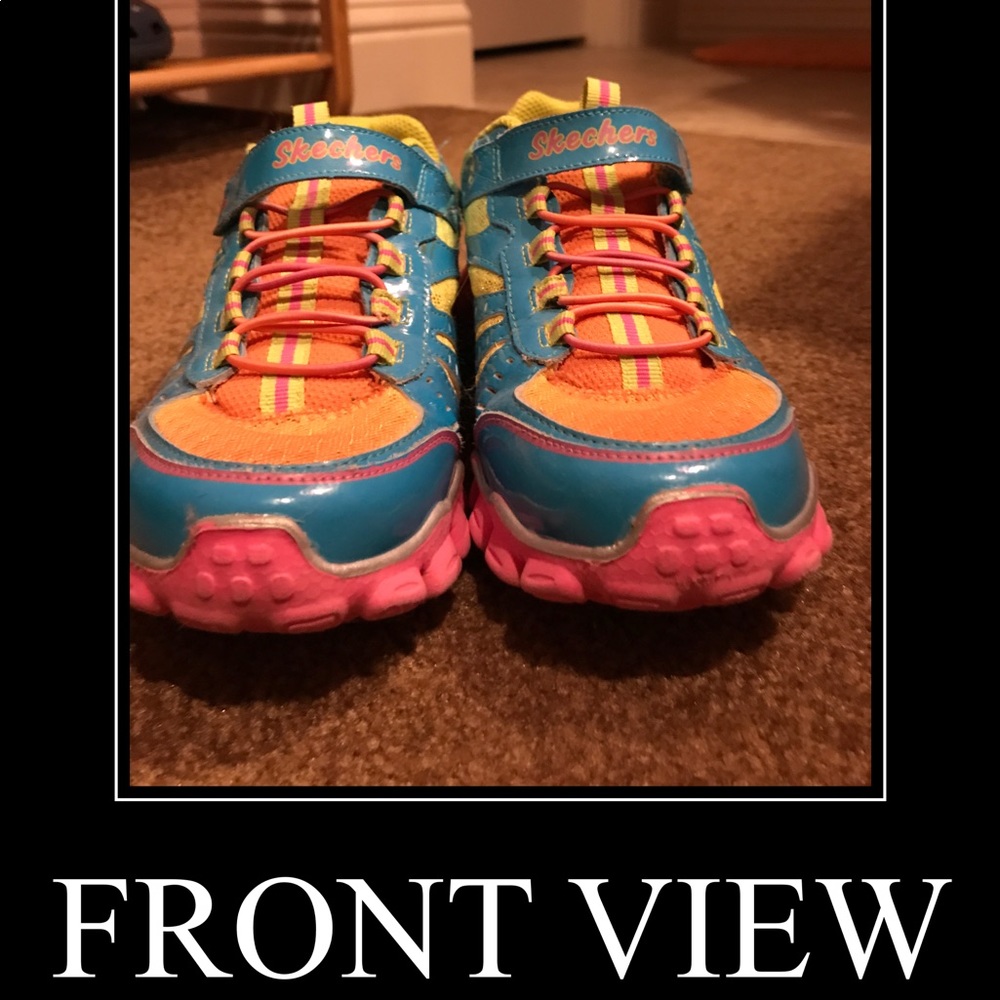 Little kid size 2 Skechers. In good condition.