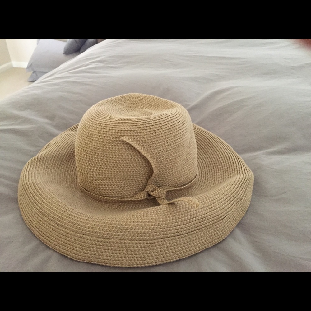 Travel-friendly sun hat