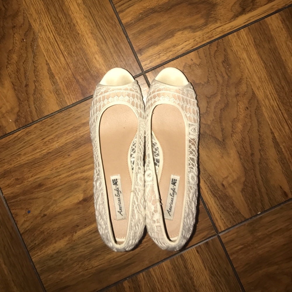 American Eagle White Open-toed heels/ wedges
