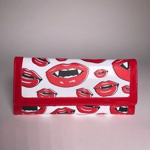 Folter vampire wallet.