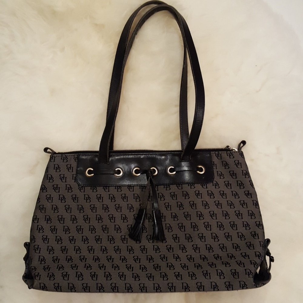 Dooney and Bourke logo purse