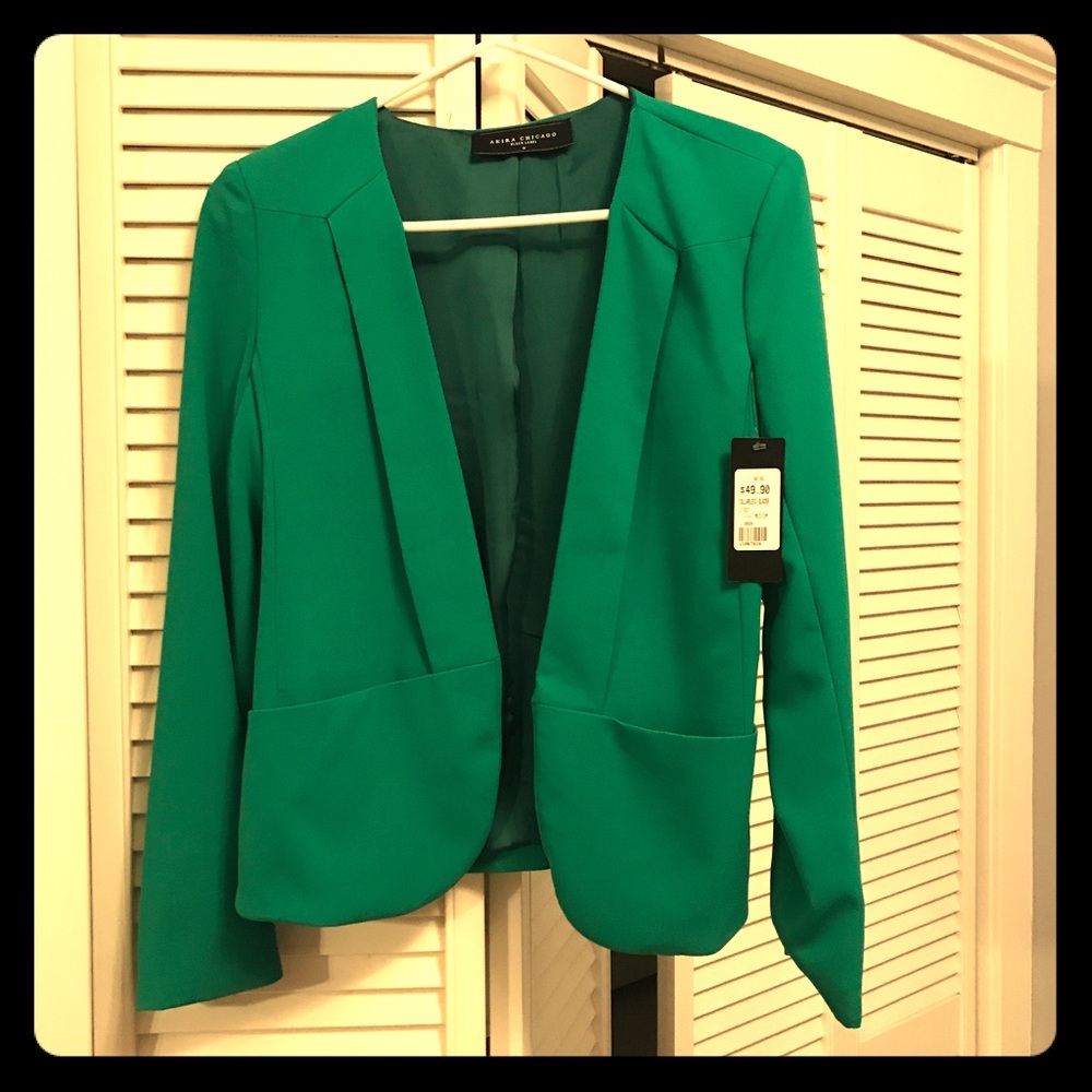 Fitted stylish green blazer