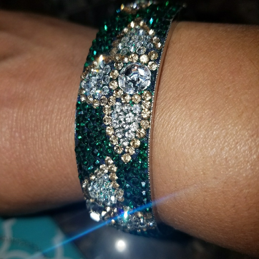 Chunky Floral Green Bangle
