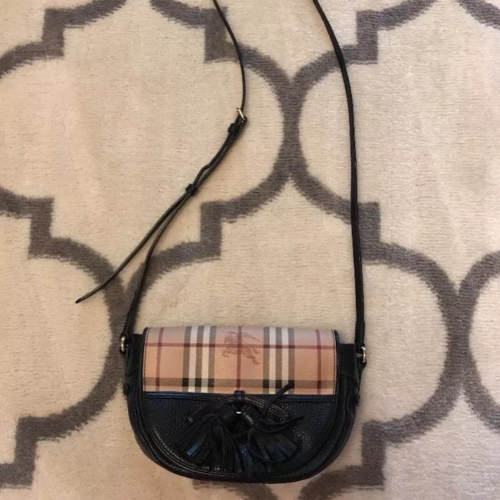 ⛔️SOLD ⛔️Burberry crossbody plaid black cross body