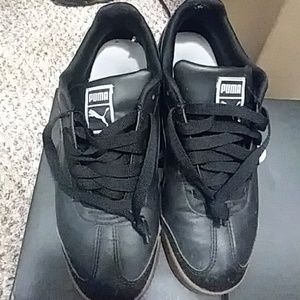Used puma roma sneakers