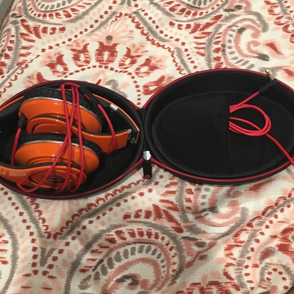 MAKE AN OFFER!!! Beats Headphones! - Picture 4 of 5