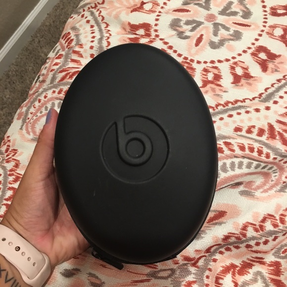 MAKE AN OFFER!!! Beats Headphones! - Picture 5 of 5