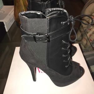 Black booties $8