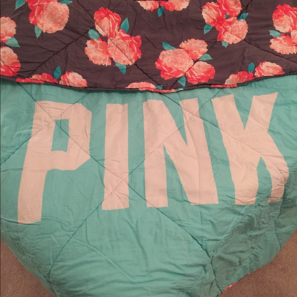 VS Pink Comforter Set