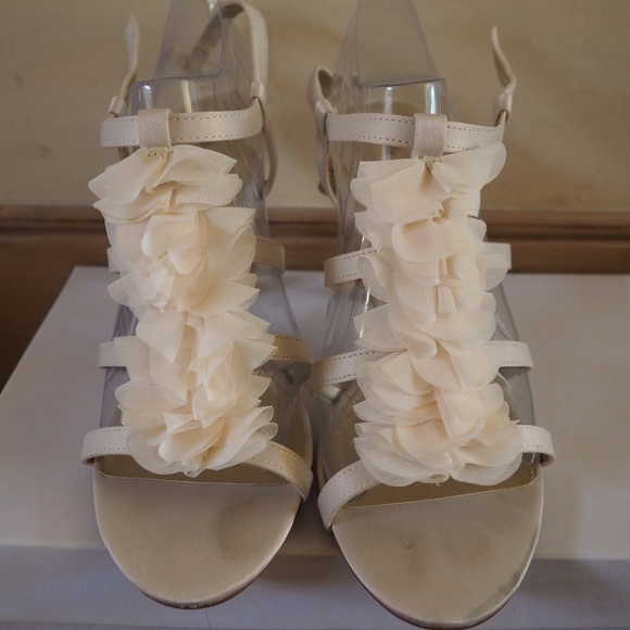 4" Lulu Townsend Lillian Satin Ivory Heels Size 8 - Picture 3 of 5