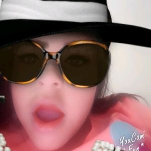 Meet your Posher, Noemi