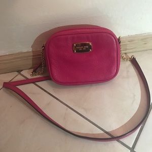 ✨SALE✨Michael Kors Hot Pink Crossbody💕