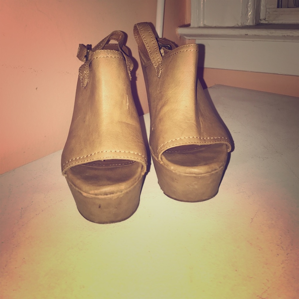 Steve Madden Gabbor Nude Platforms