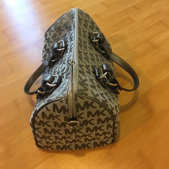 Michael Kors handbag - Picture 2 of 3