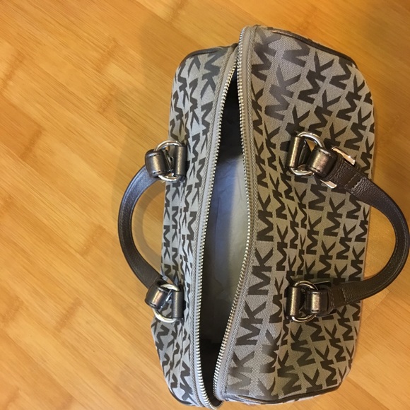 Michael Kors handbag - Picture 3 of 3