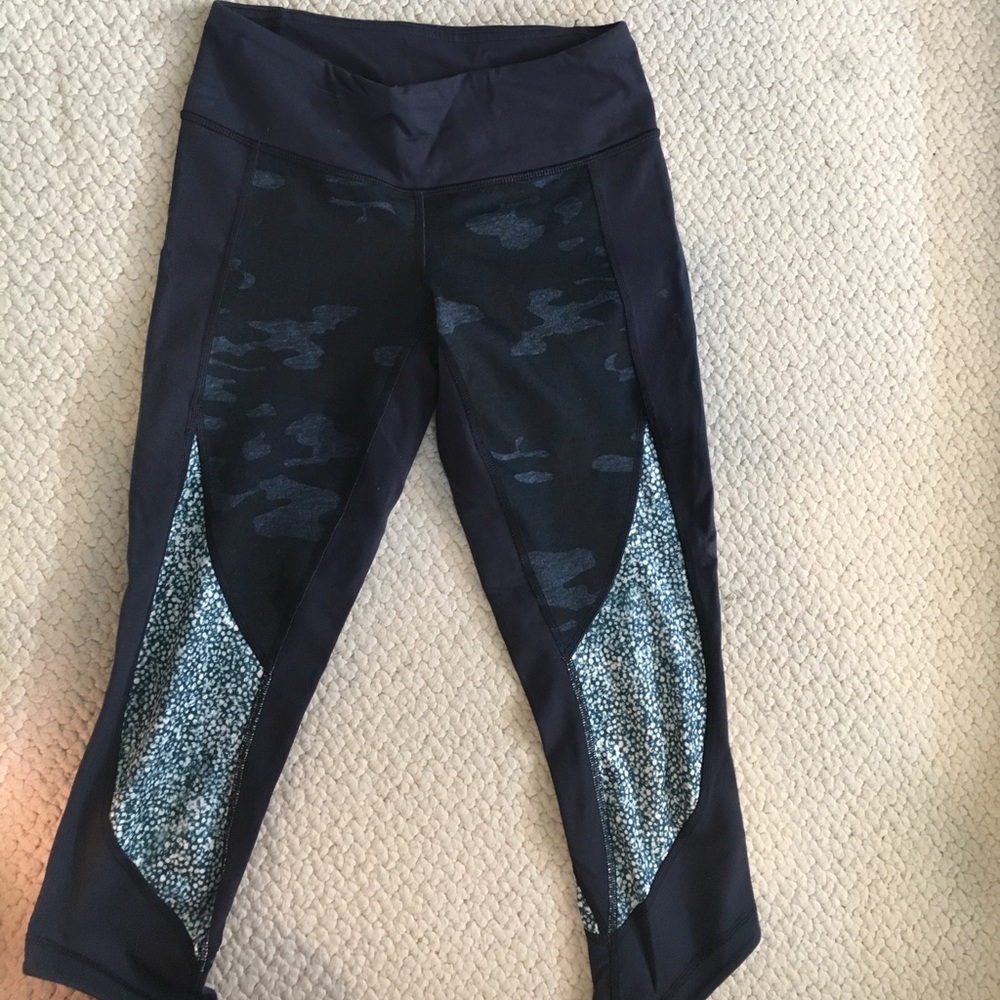 Lululemon Cropped Navy Patterned Yoga Pants
