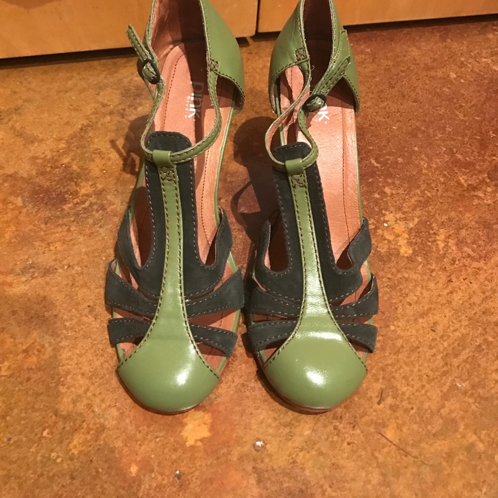 Anthropologie Pink Studio Green Heels - Size 9