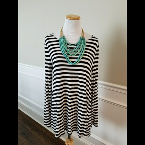 GAP Tops - Black and White Stripe Gap Legging Tee SZ M