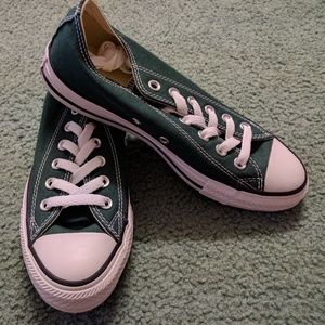 Brand new Unisex Converse Shoes in Green