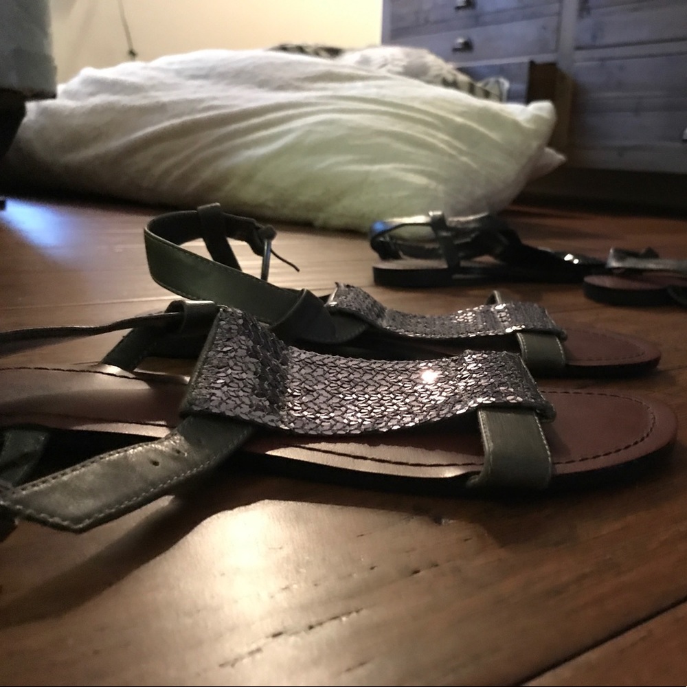 sandals - Picture 2 of 3